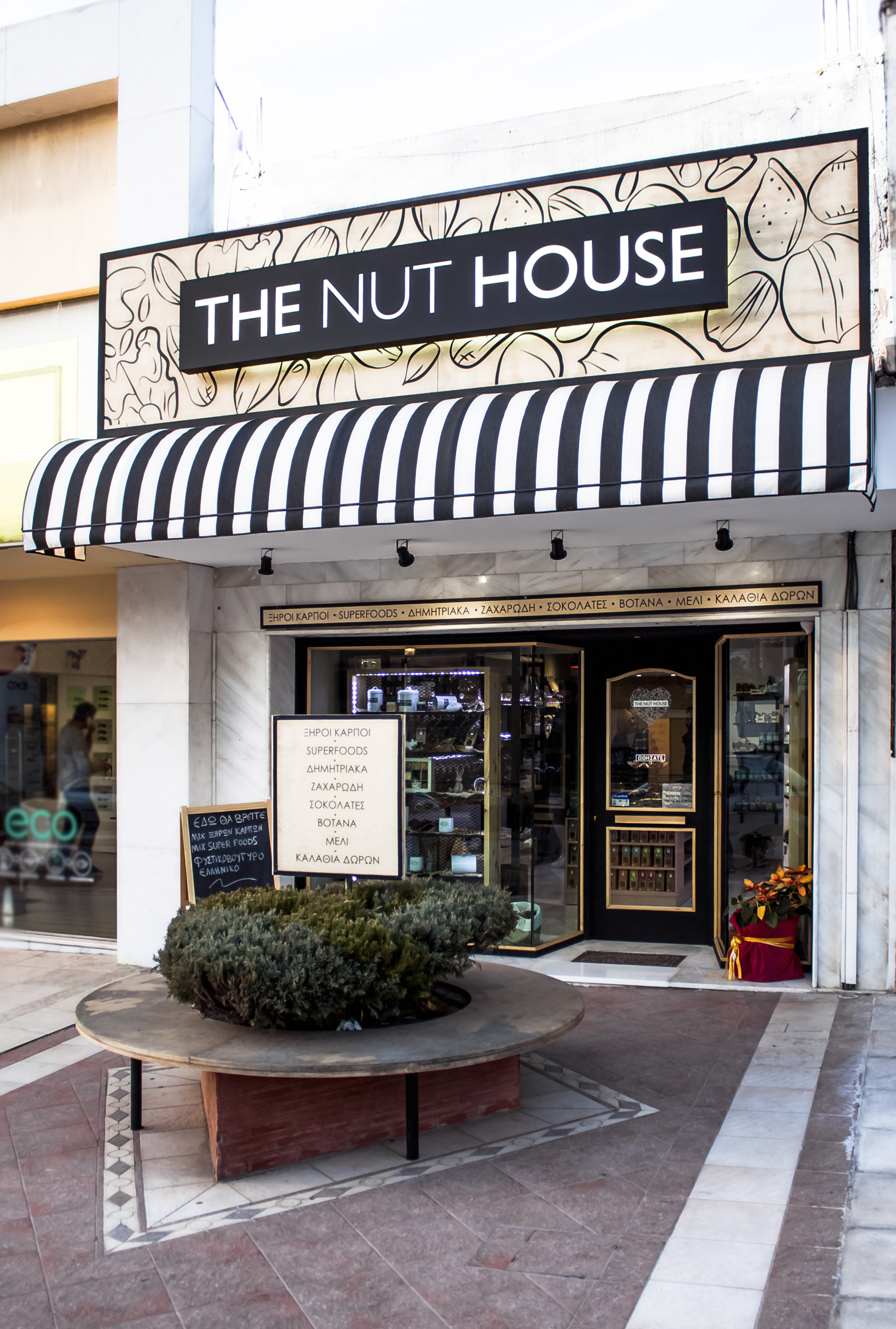 Κατασκευή καταστήματος "The Nut House" στα Μελίσσια Attrax